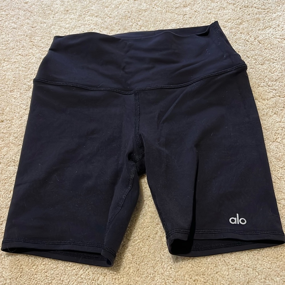 Alo yoga bike shorts women’s small, black